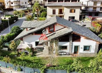 Villa Indipendente su Tre Livelli con Giardino