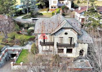 Splendida porzione di villa d'epoca con parco