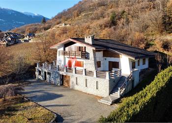 Pentalocale in bifamiliare con terrazza e verde