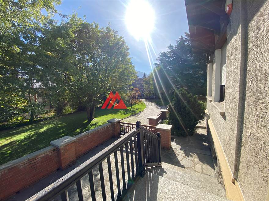 Ingresso con terrazzino