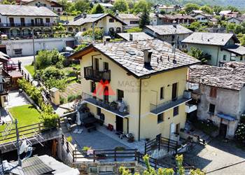 Appartamento con autorimessa e giardino 