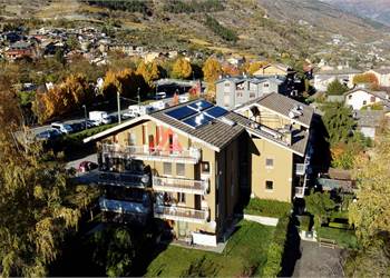 Appartamento luminoso con balcone e garage