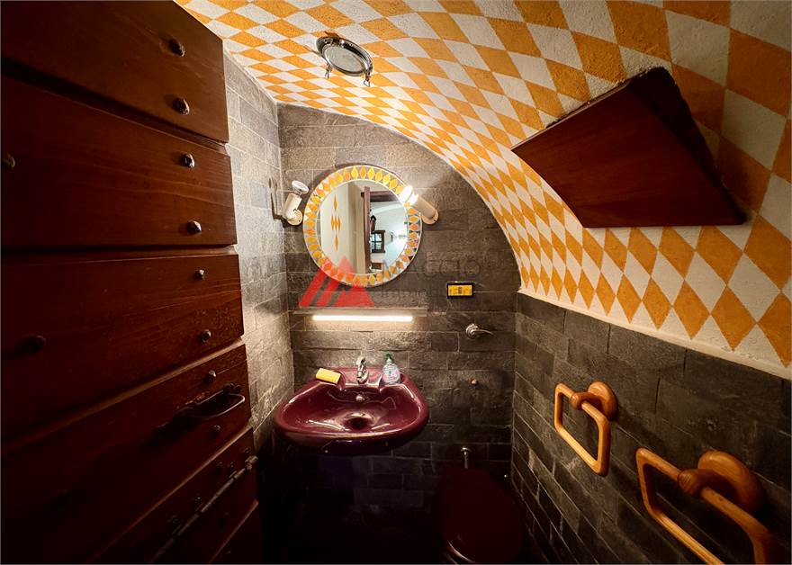 BAGNO PIANO SEMINTERRATO