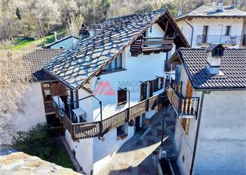 Casa indipendente su tre lati