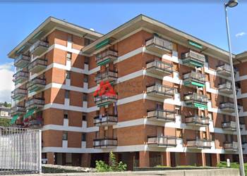 Trilocale vicino al centro al 3° piano con triplo affaccio